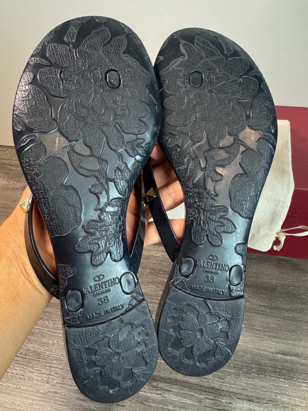 Valentino Rockstud Bow Jelly Thong Slides Black size 38/US7.5-8 IMMACULATE $520 - Picture 7 of 7